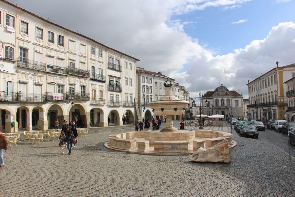 Évora